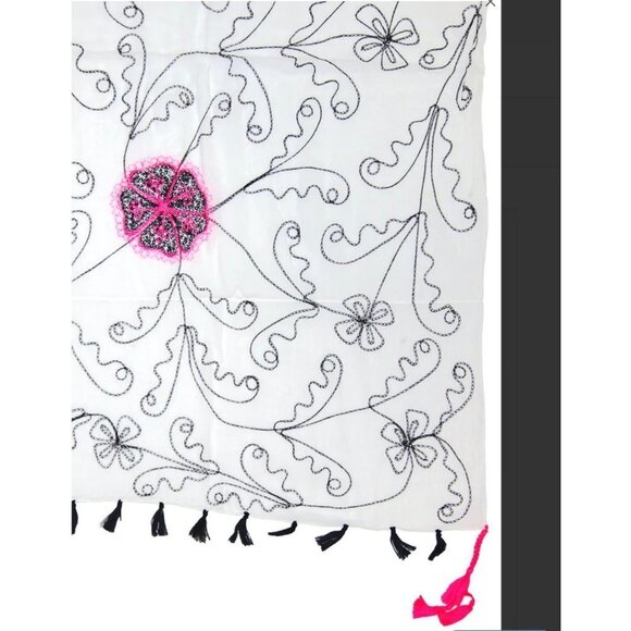 Maxi Tassel Dress in Flower Stitches Embroidery - Picture 4 of 4